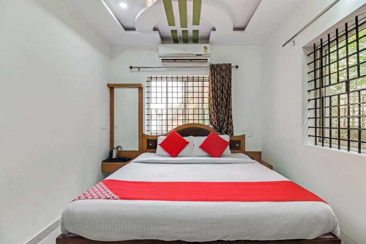 Oyo 28303 Yesh Comforts Hotel Мадикери Екстериор снимка
